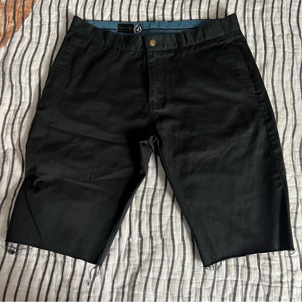 Men’s Volcom cut off shorts Size 32